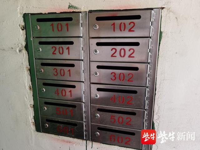 動(dòng)態(tài)信息    在福州平安大廈,新型智能信報(bào)箱的投入.